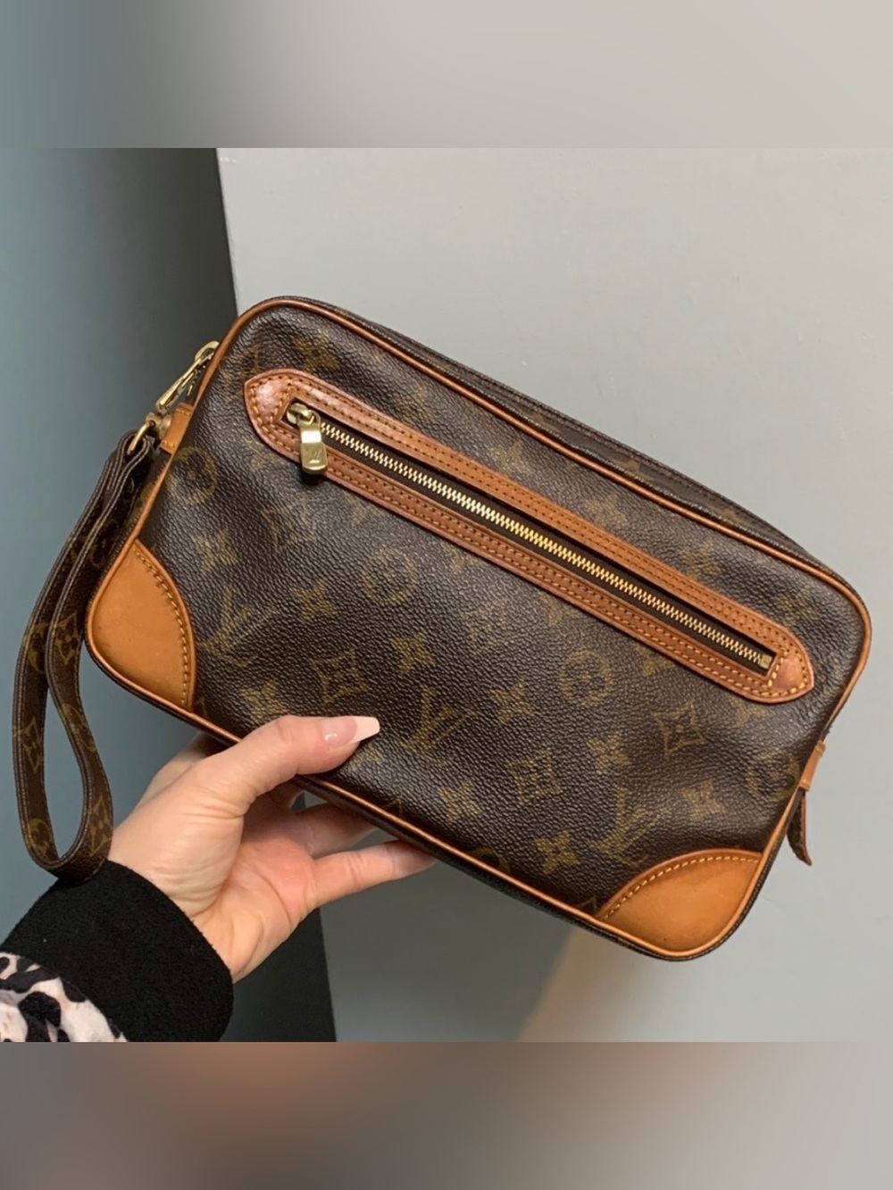 1991 authentic Louis Vuitton Dragonne GM wristlet